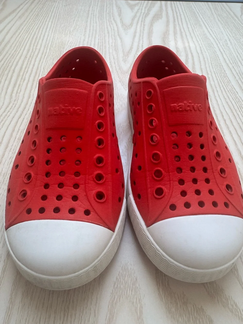Native Jefferson Water Slip On Shoes Red C9 GUC